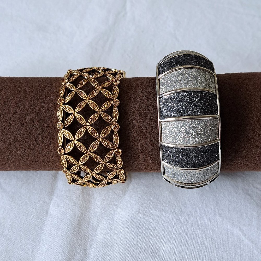Set of two bracelets.